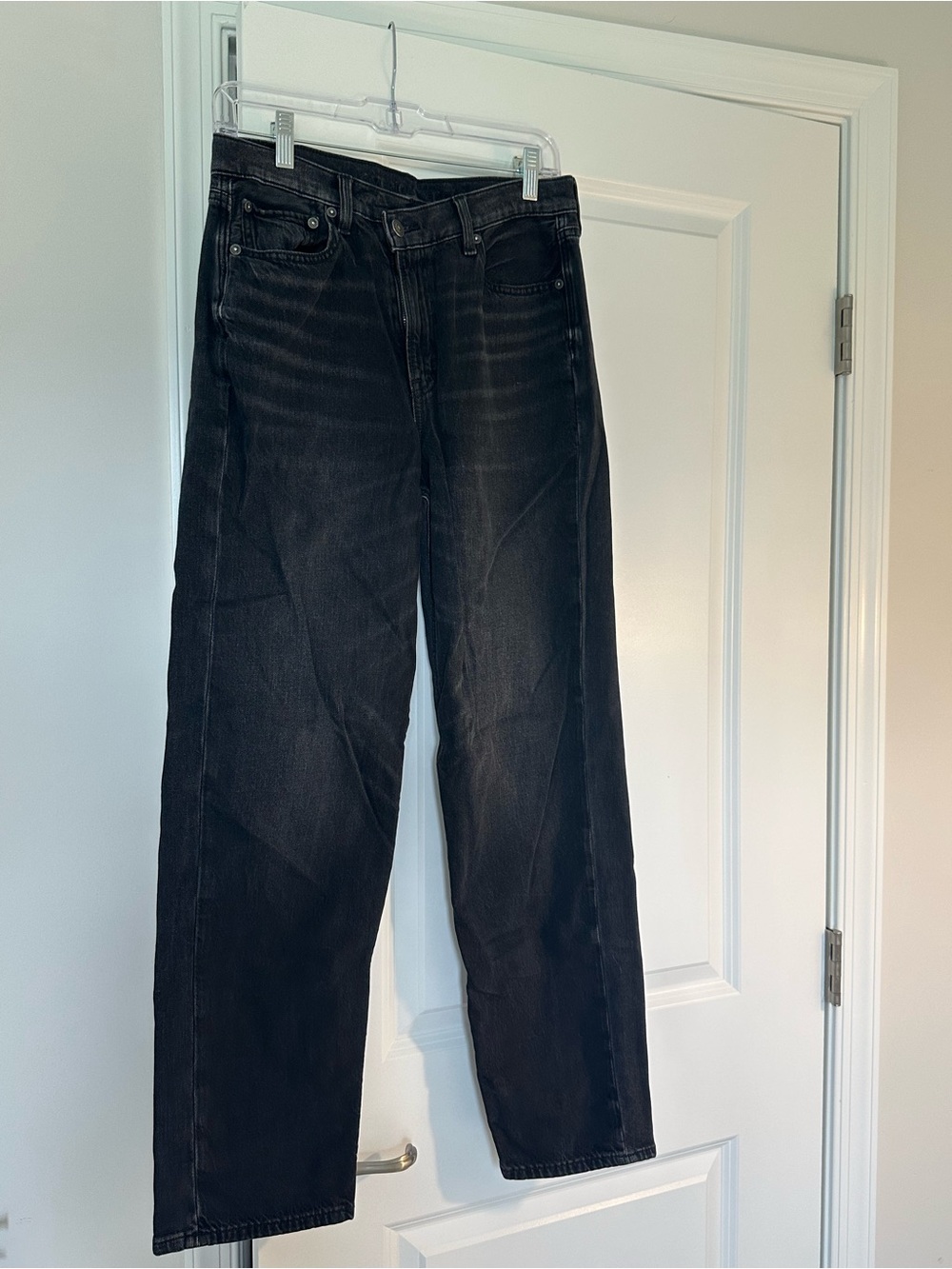 NWOT American Eagle Black Straight-Leg Jeans 4 Short